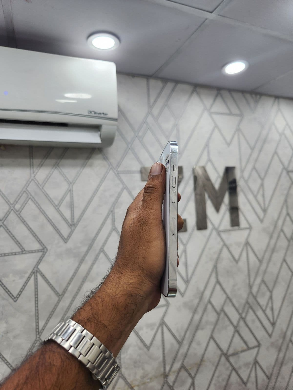 Apple iPhone 14 Pro 256GB in Silver — photo 3