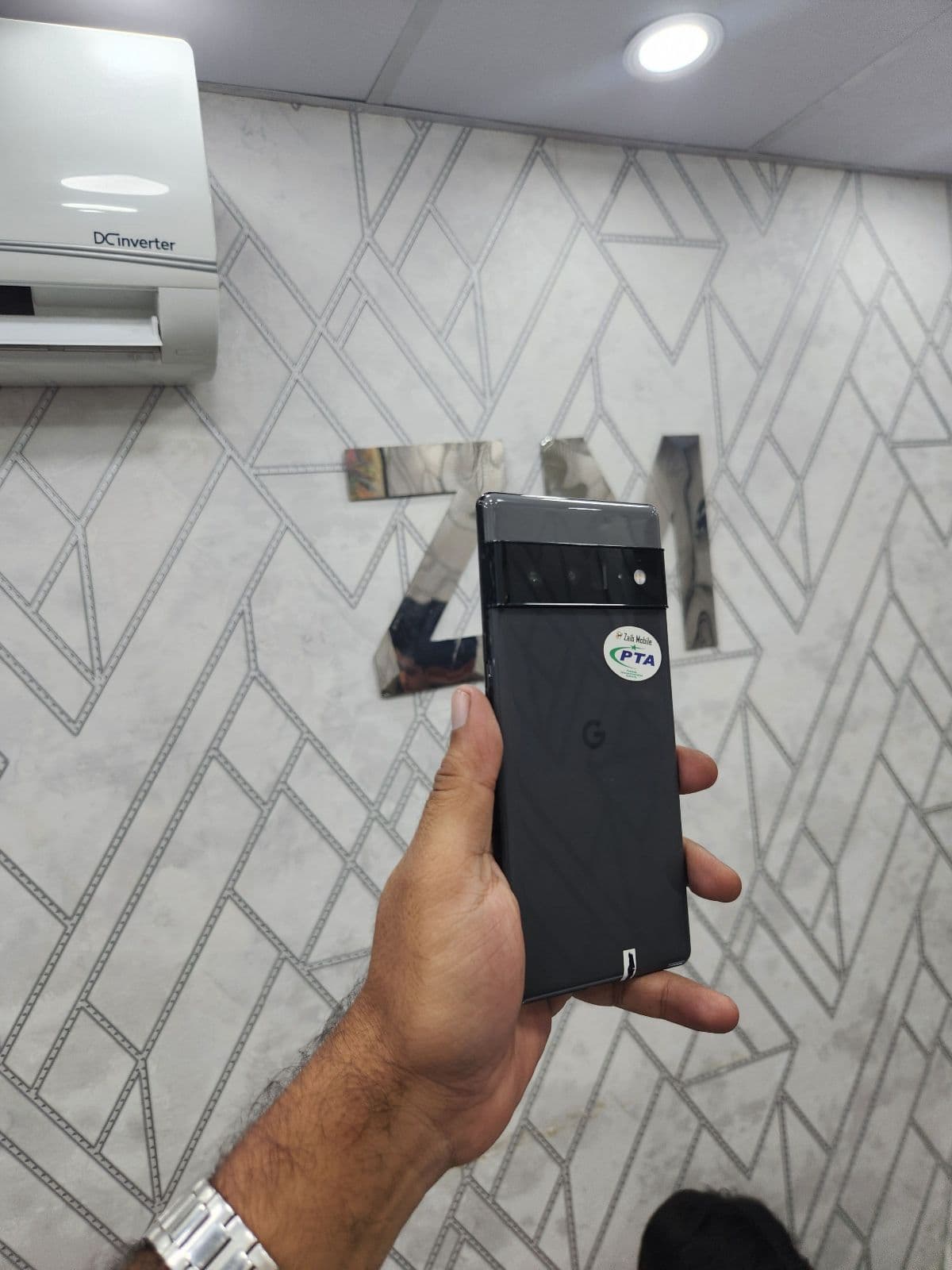 Google Pixel 6 Pro 12GB / 512GB in Stormy Black — photo 1