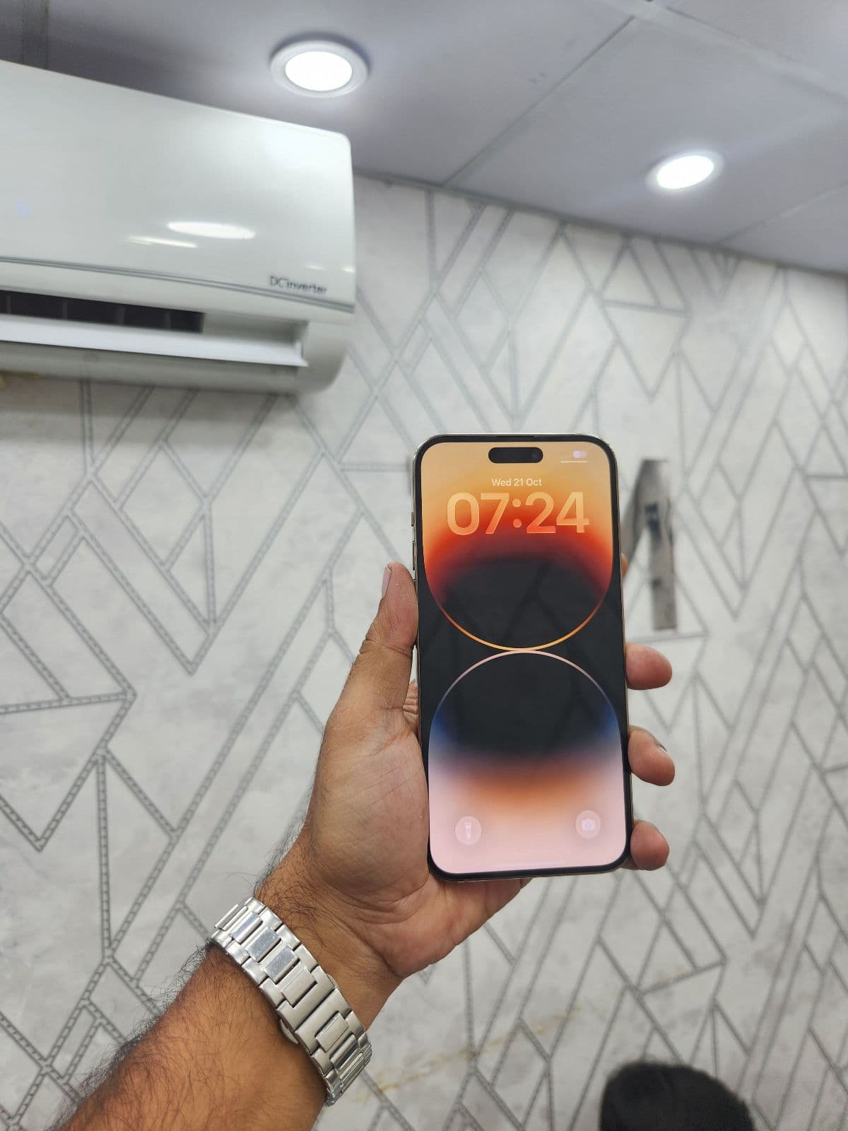Apple iPhone 14 Pro Max 128GB in Gold — photo 2
