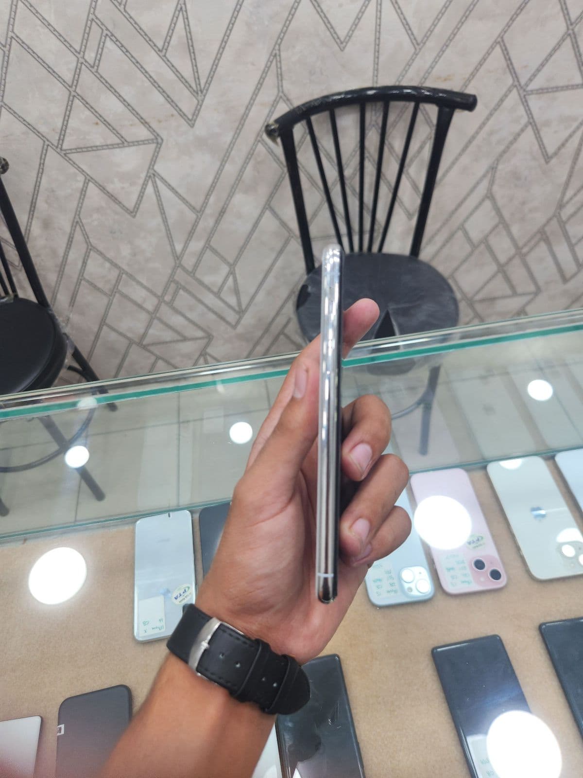 Apple iPhone X 64GB in Silver — photo 2