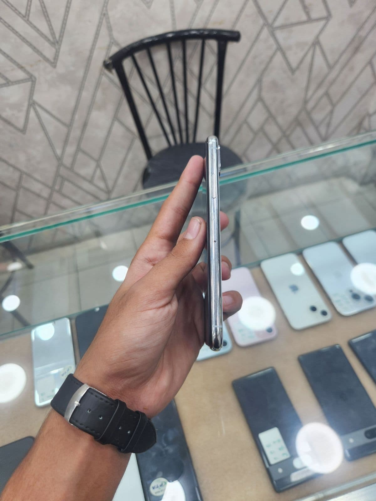 Apple iPhone X 64GB in Silver — photo 3