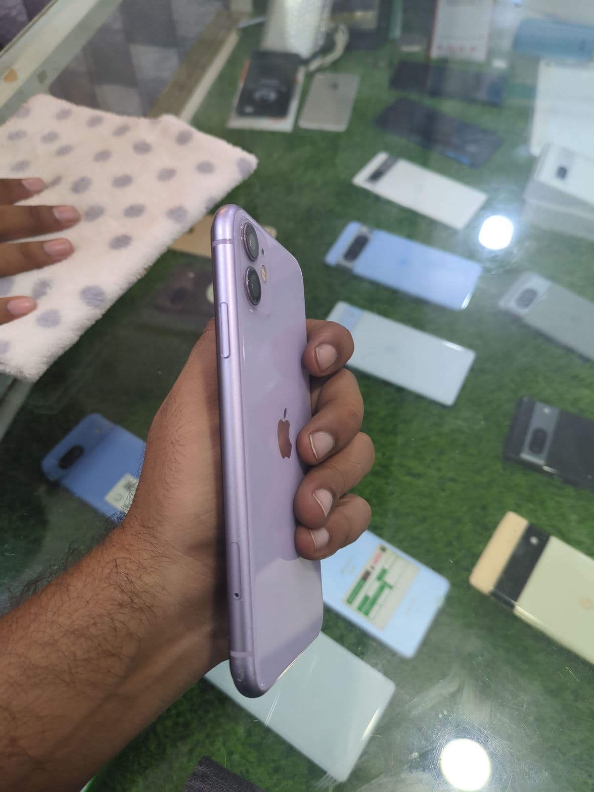 Apple iPhone 11 128GB in Purple — photo 3