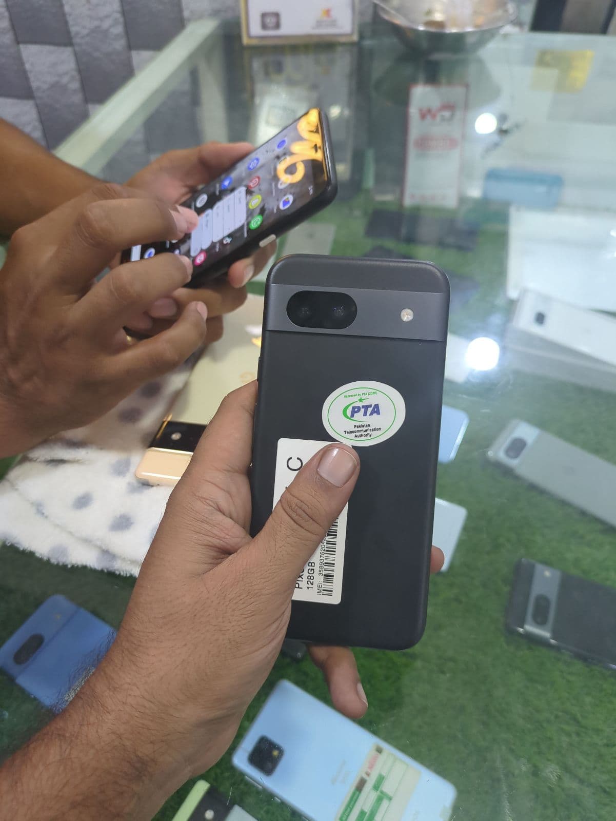 Google Pixel 8a 8GB / 128GB in Obsidian — photo 1