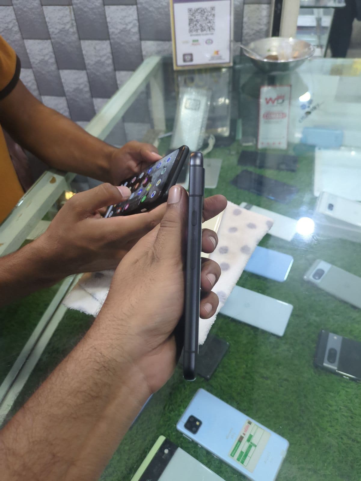 Google Pixel 8a 8GB / 128GB in Obsidian — photo 4