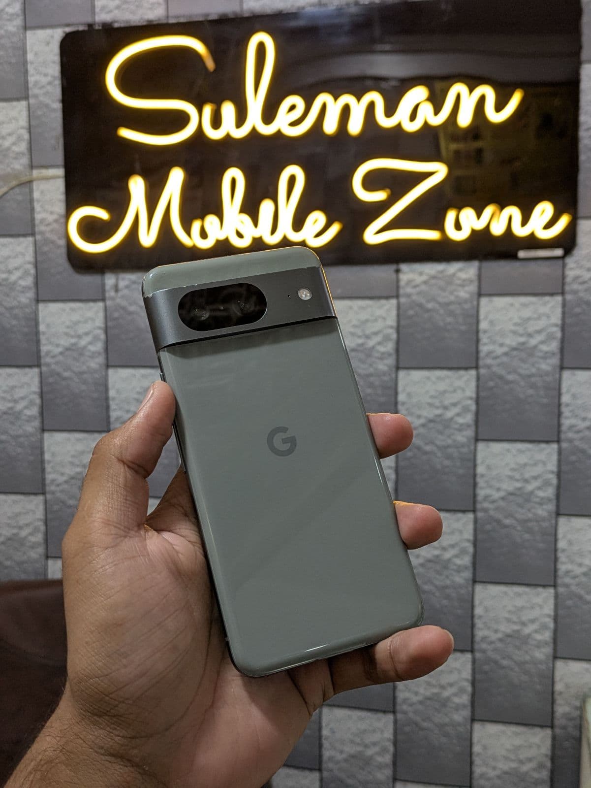Google Pixel 8 8GB / 128GB in Hazel — photo 1