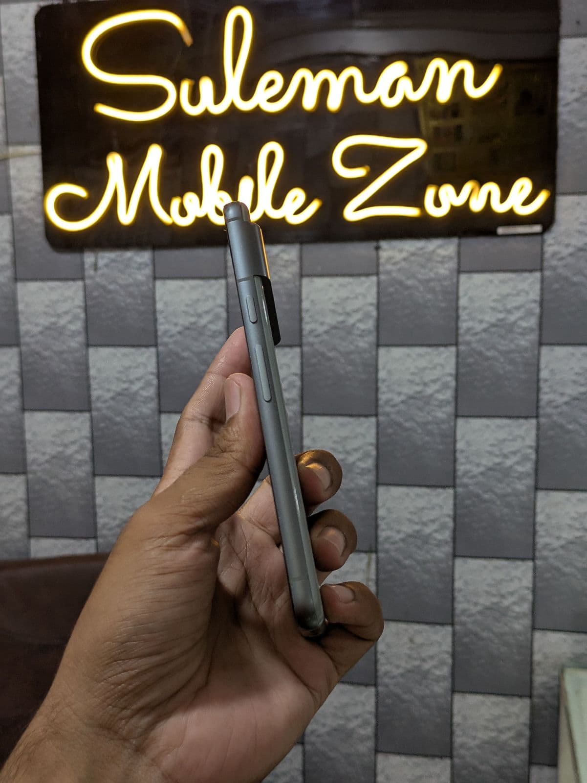 Google Pixel 8 8GB / 128GB in Hazel — photo 3