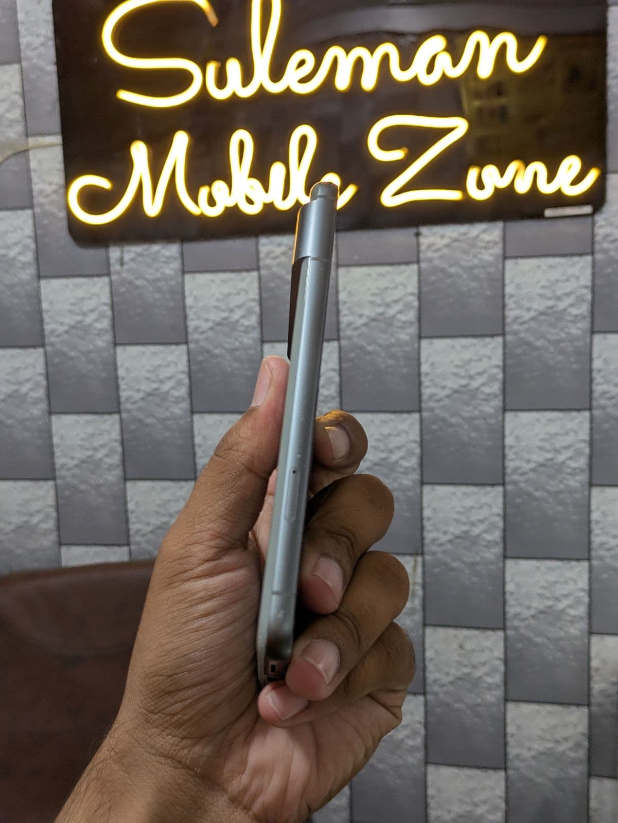 Google Pixel 8 8GB / 128GB in Hazel — photo 4