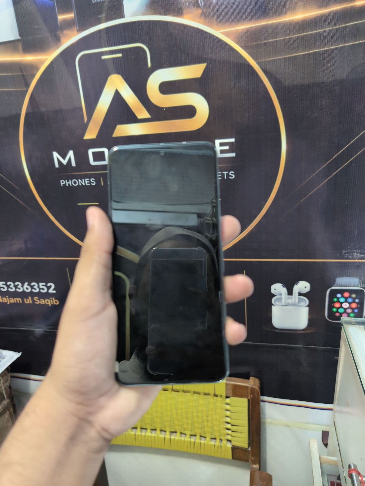 Google Pixel 8 Pro 12GB / 128GB in Obsidian — photo 2