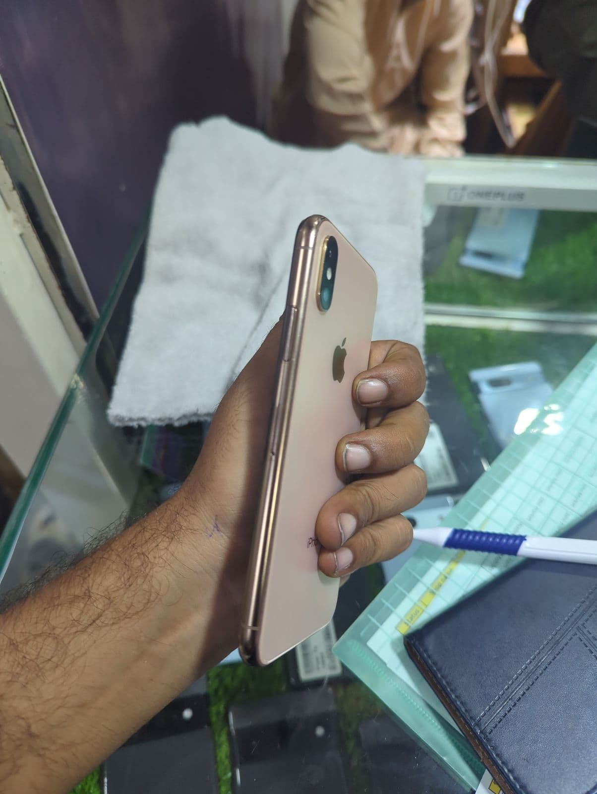 Apple iPhone XS 256GB in Gold — photo 4