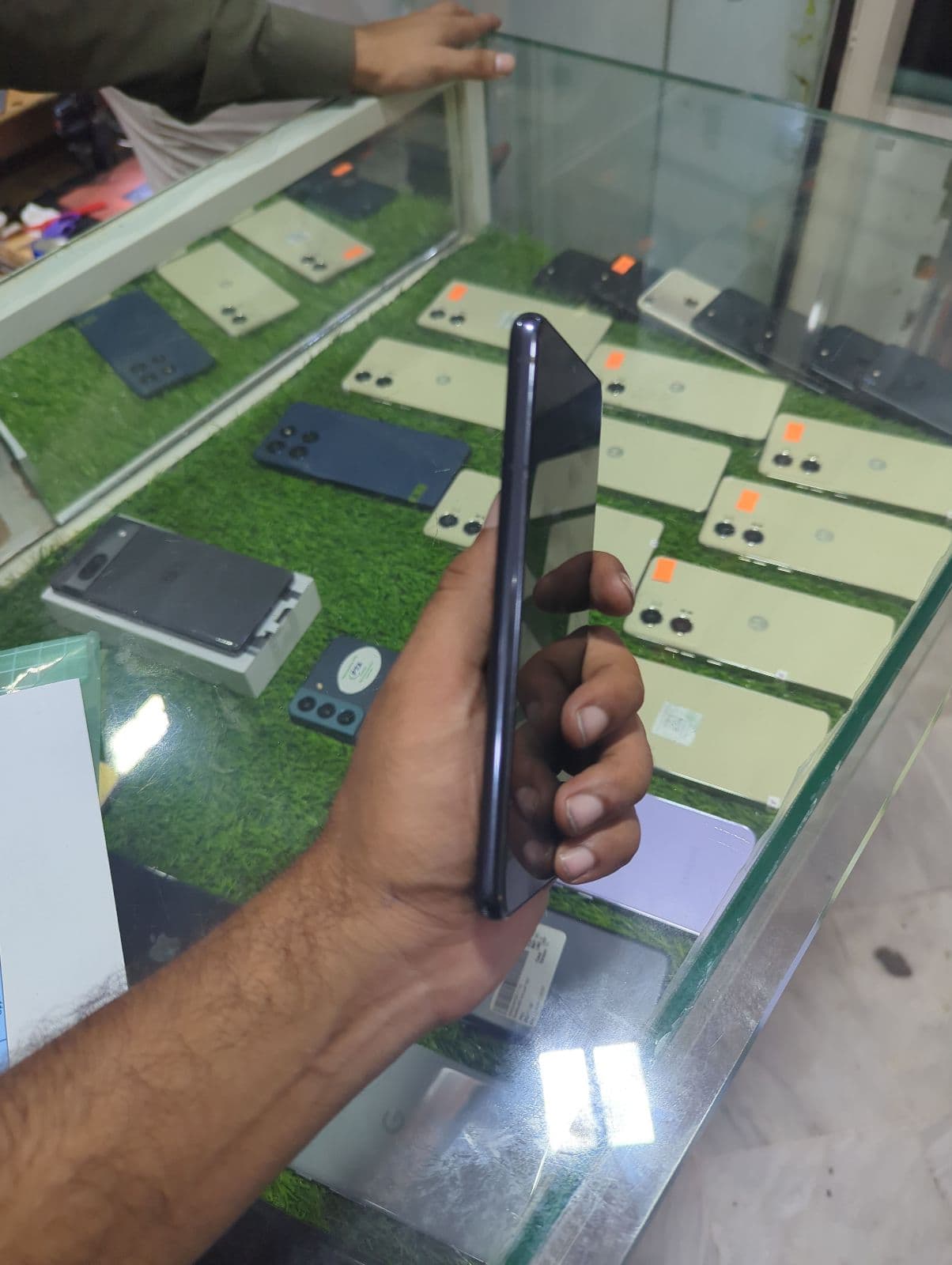 Samsung Galaxy S21 8GB / 128GB in Phantom Gray — photo 3