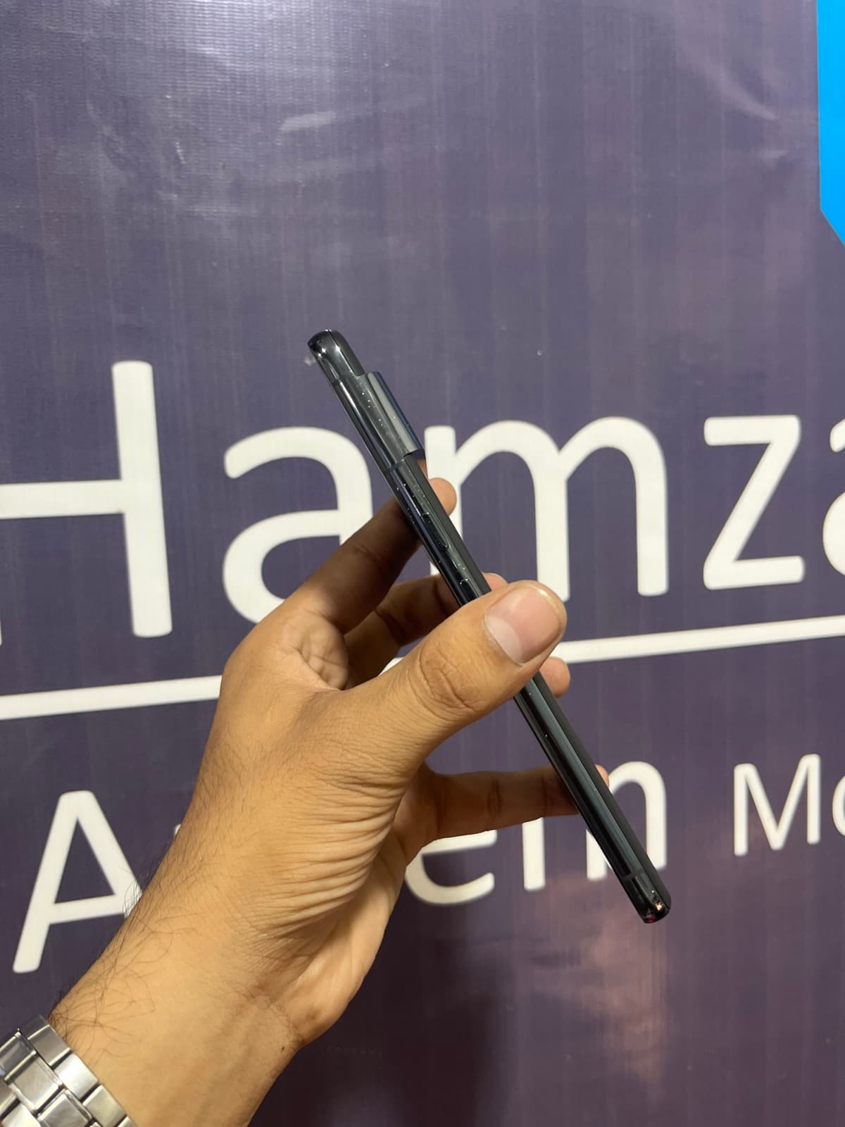 Google Pixel 8 Pro 12GB / 128GB in Obsidian — photo 2
