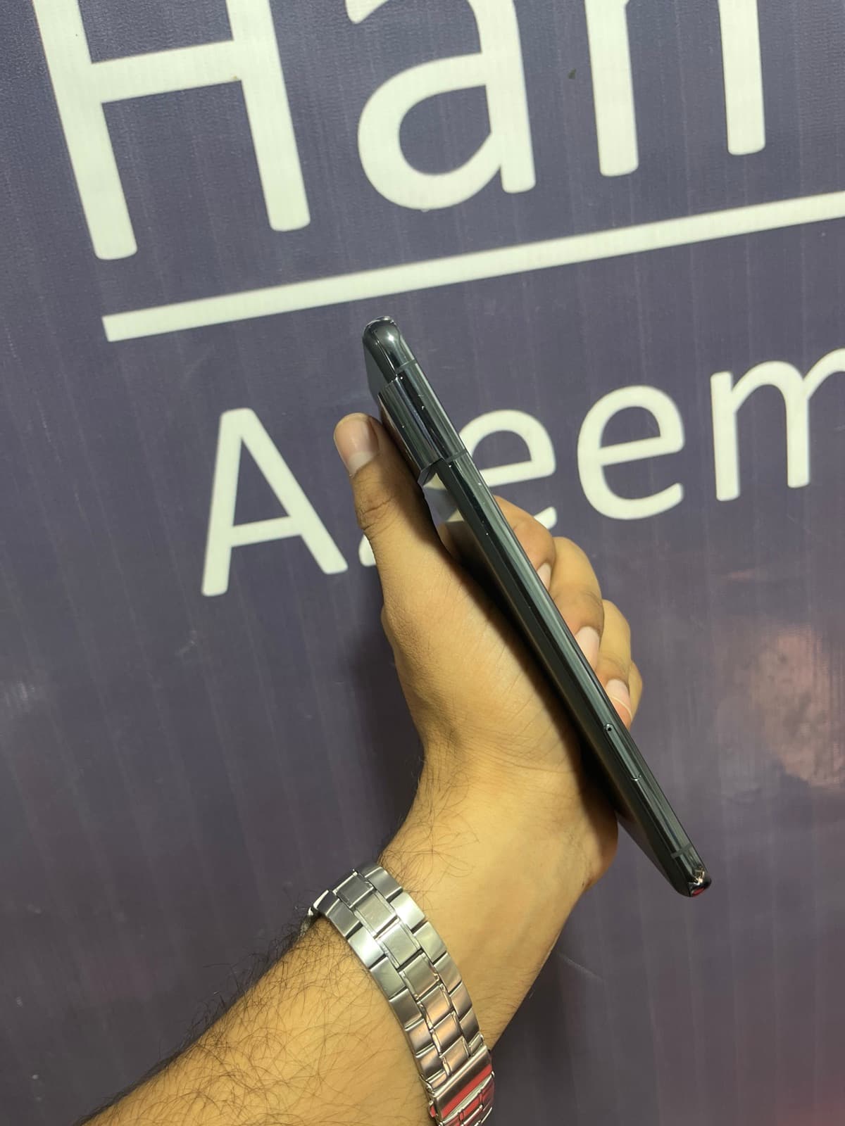 Google Pixel 8 Pro 12GB / 128GB in Obsidian — photo 4