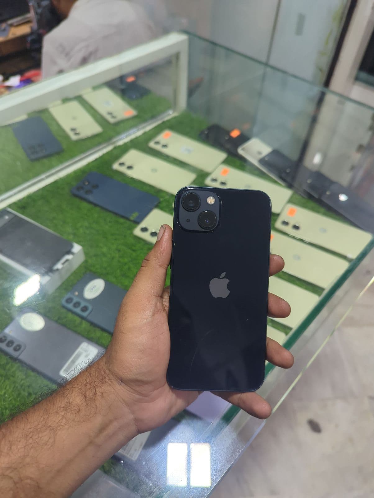iPhone 13 · 128GB