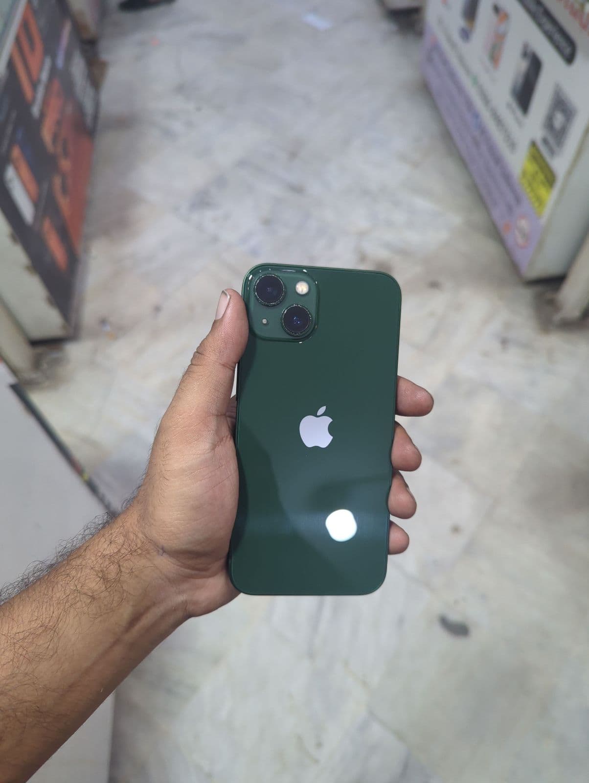 iPhone 13 · 128GB