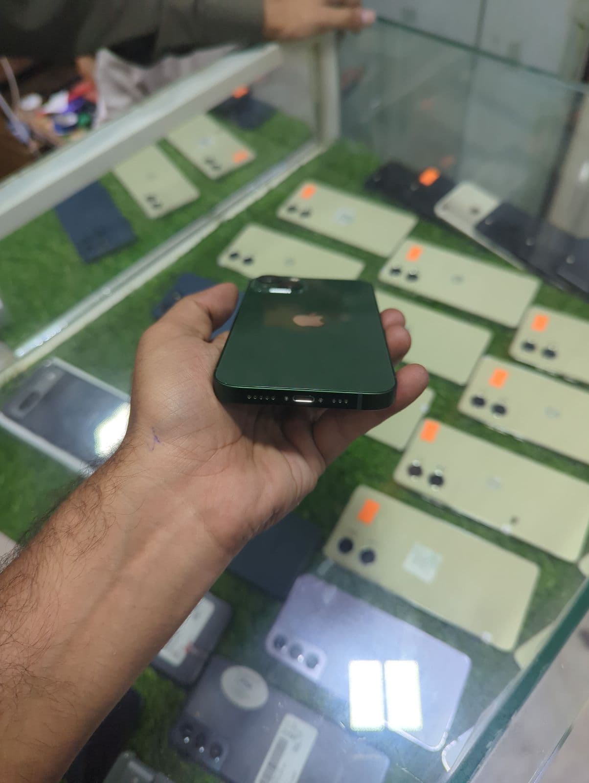 Apple iPhone 13 128GB in Green — photo 4