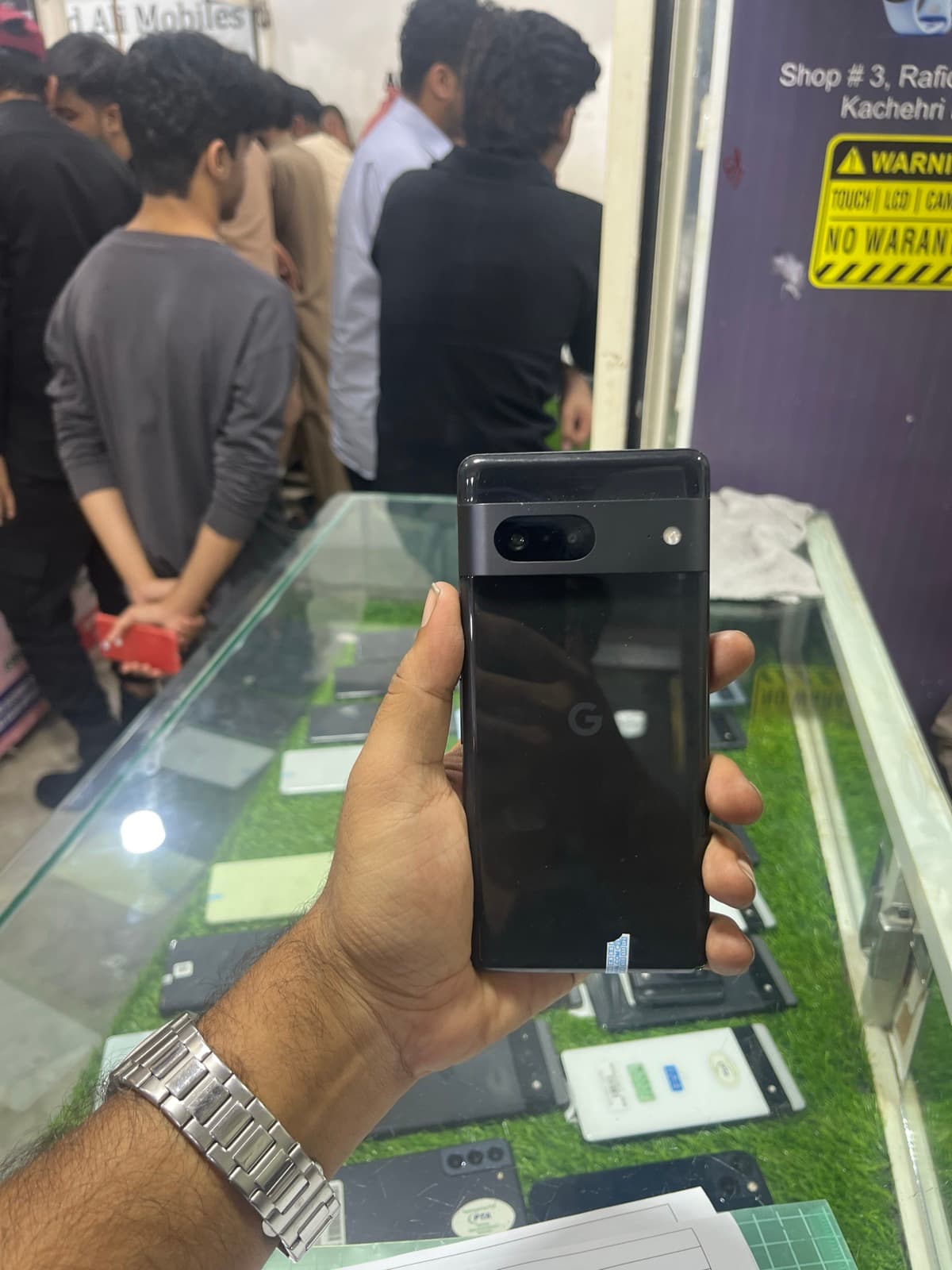 Google Pixel 7 8GB / 128GB in Obsidian — photo 1