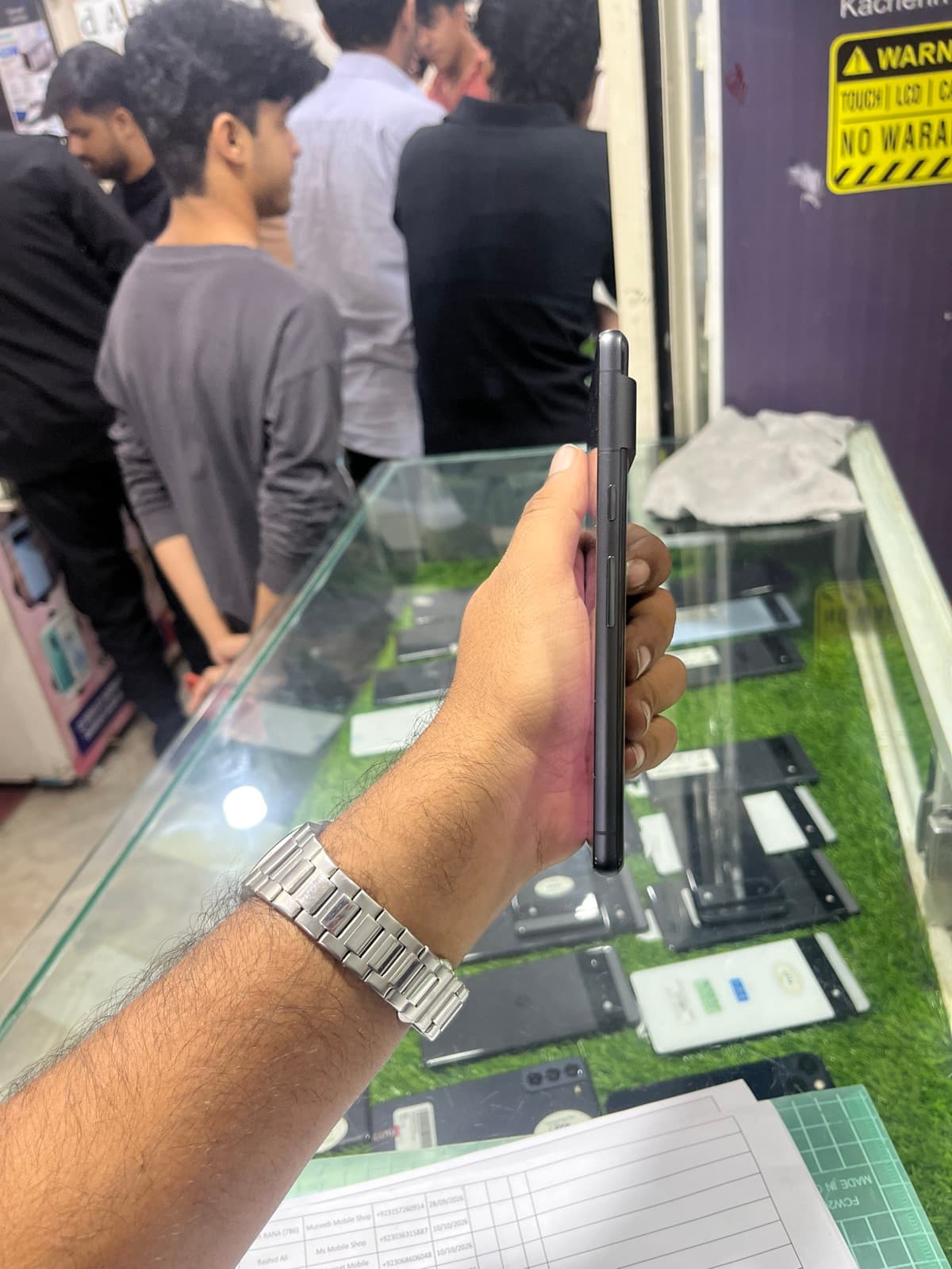Google Pixel 7 8GB / 128GB in Obsidian — photo 4