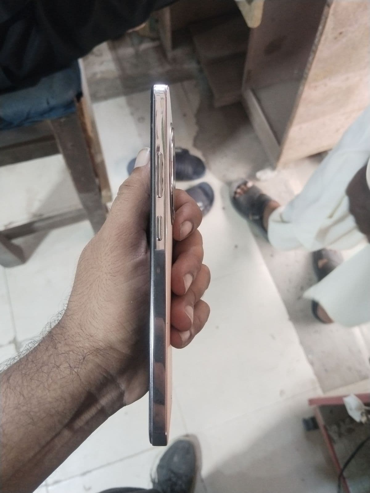 Oppo Reno 12 F 5G 12GB / 256GB in Amber Orange — photo 4