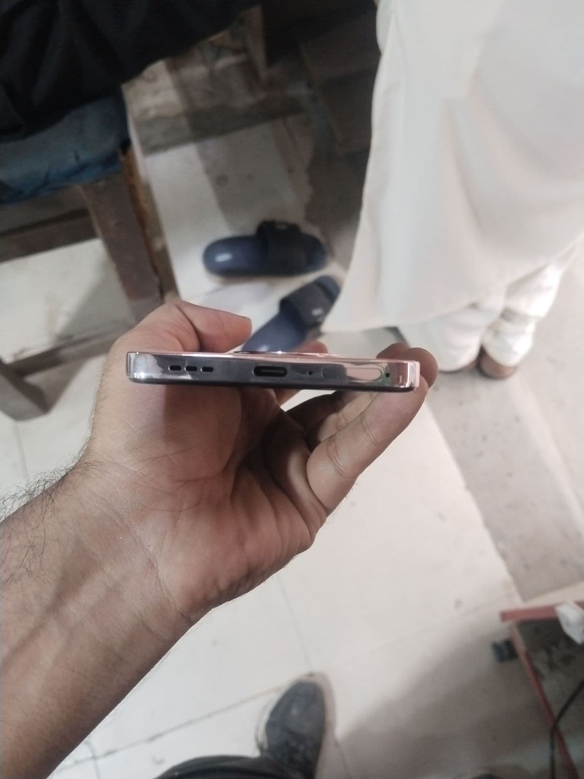 Oppo Reno 12 F 5G 12GB / 256GB in Amber Orange — photo 5
