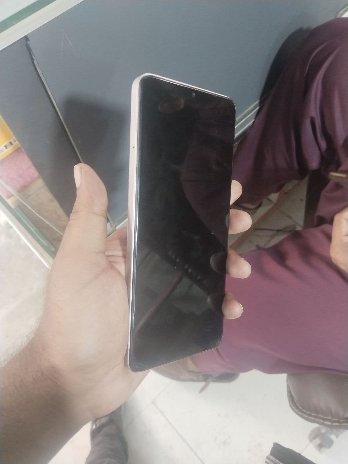 Vivo Y04 4GB / 128GB in Titanium Gold — photo 2