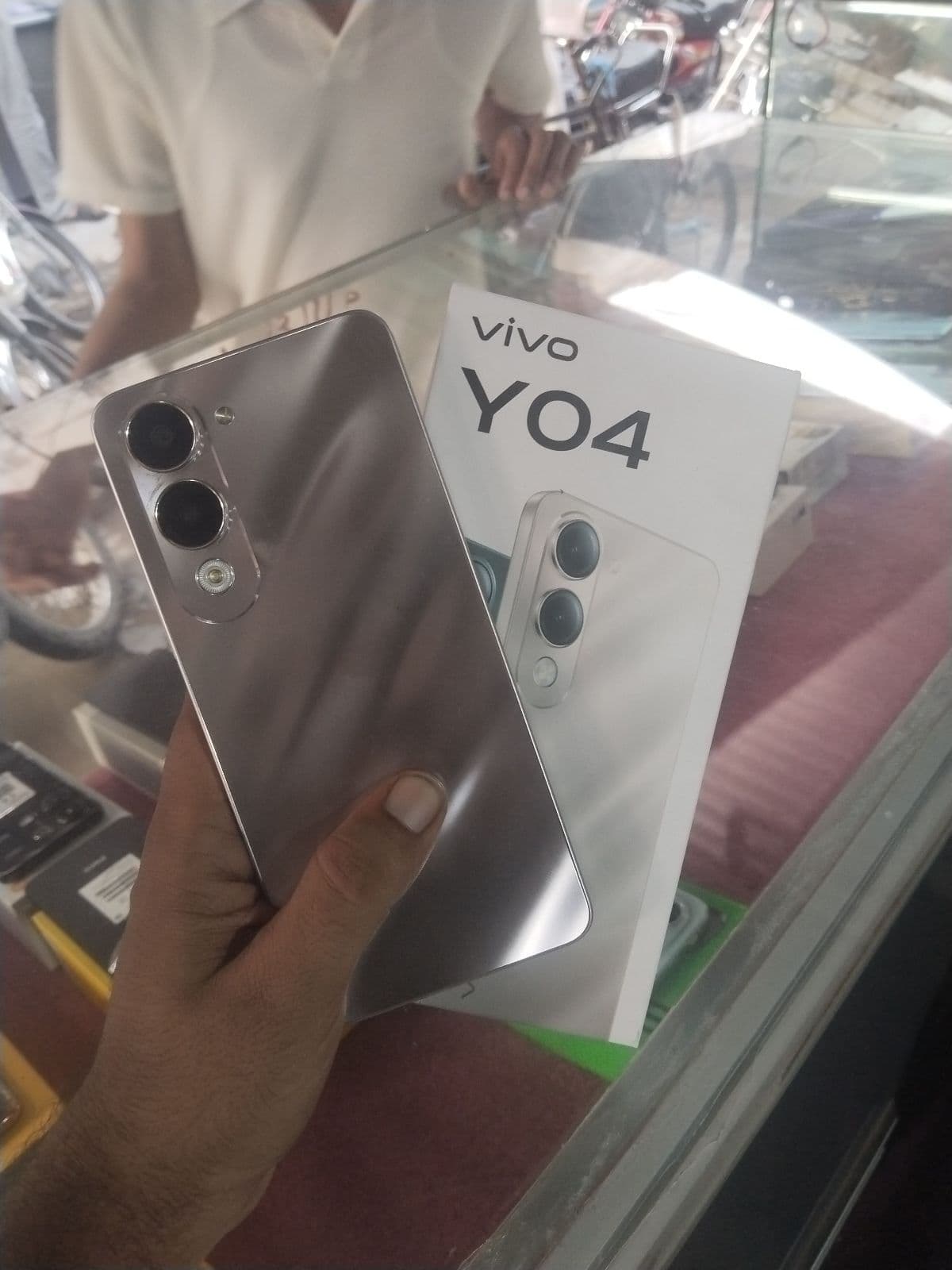 Vivo Y04 · 4GB / 128GB
