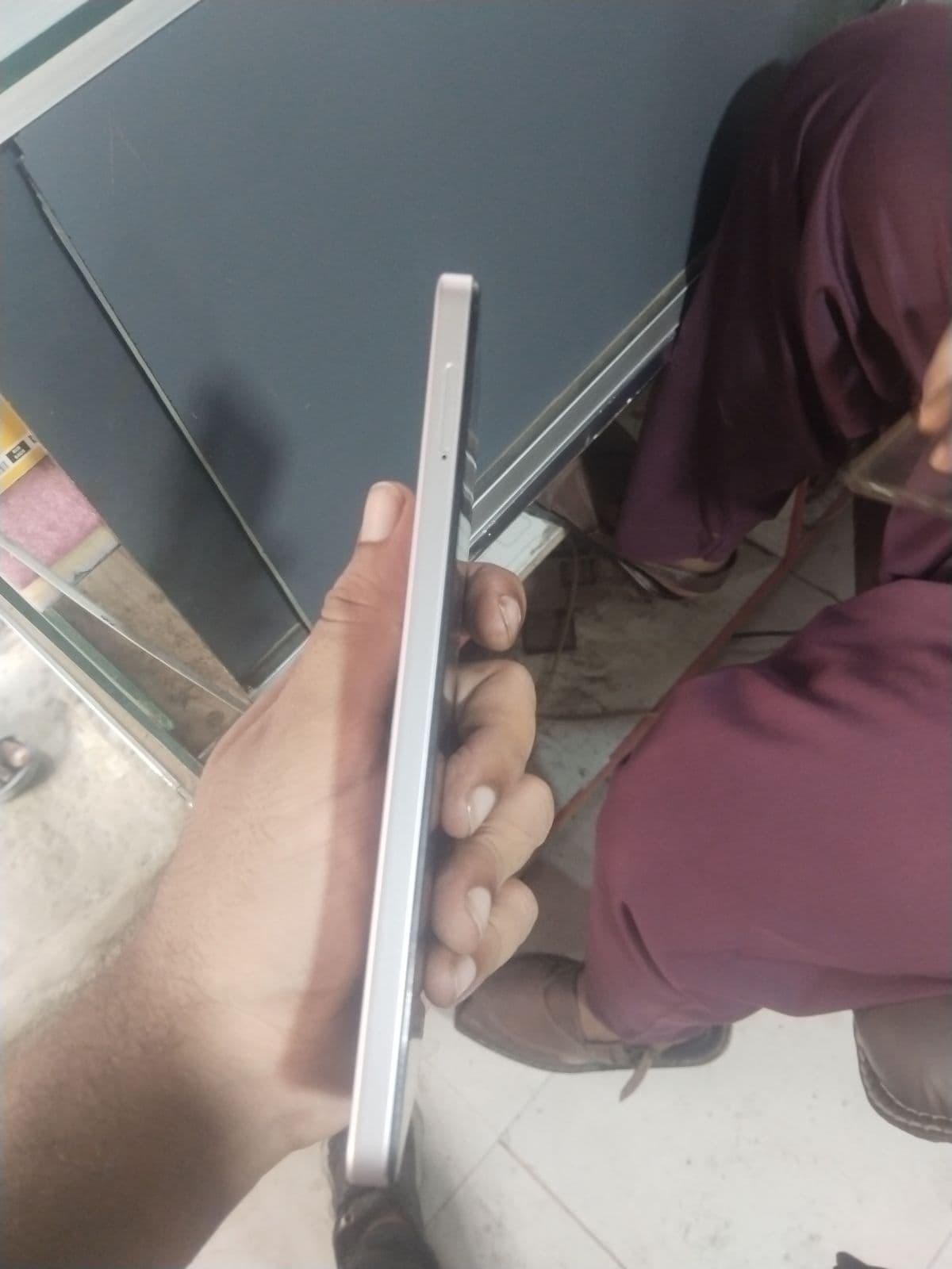 Vivo Y04 4GB / 128GB in Titanium Gold — photo 4