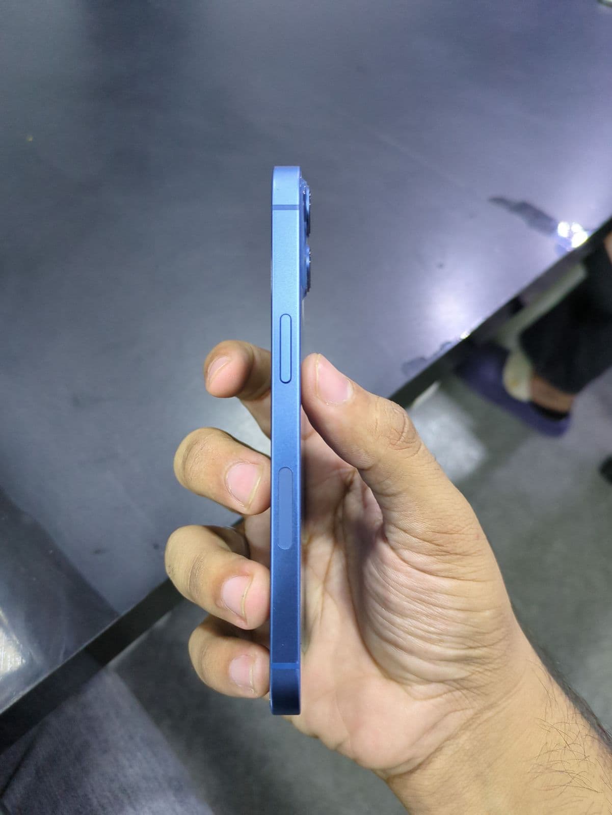 Apple iPhone 13 128GB in Blue — photo 2