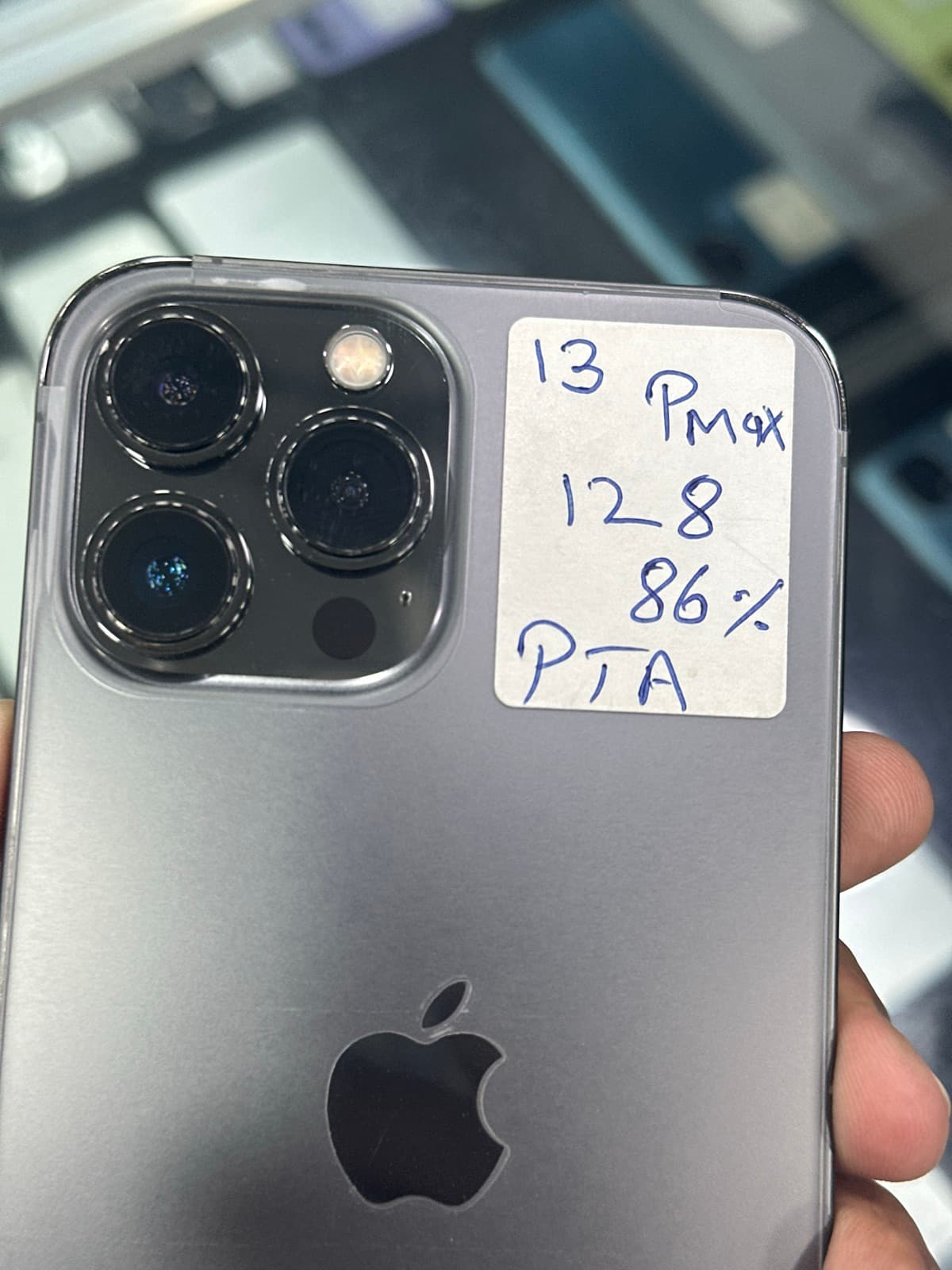 Apple iPhone 13 Pro Max 128GB in Graphite — photo 2