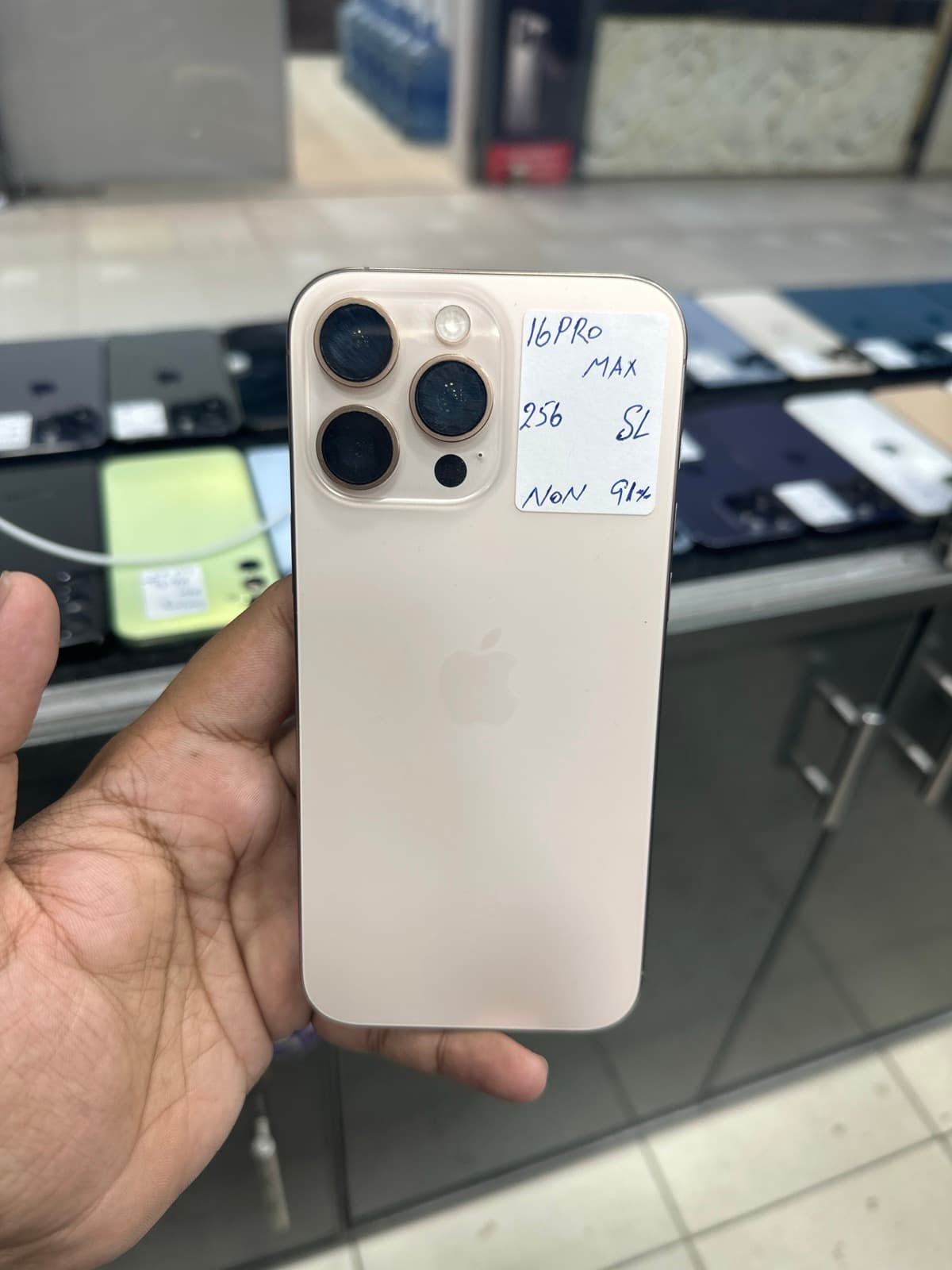 iPhone 16 Pro Max · 256GB