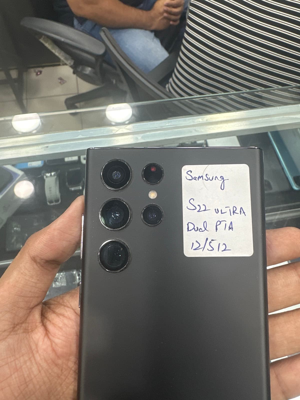 Samsung Galaxy S22 Ultra 12GB / 512GB in Phantom Black — photo 2