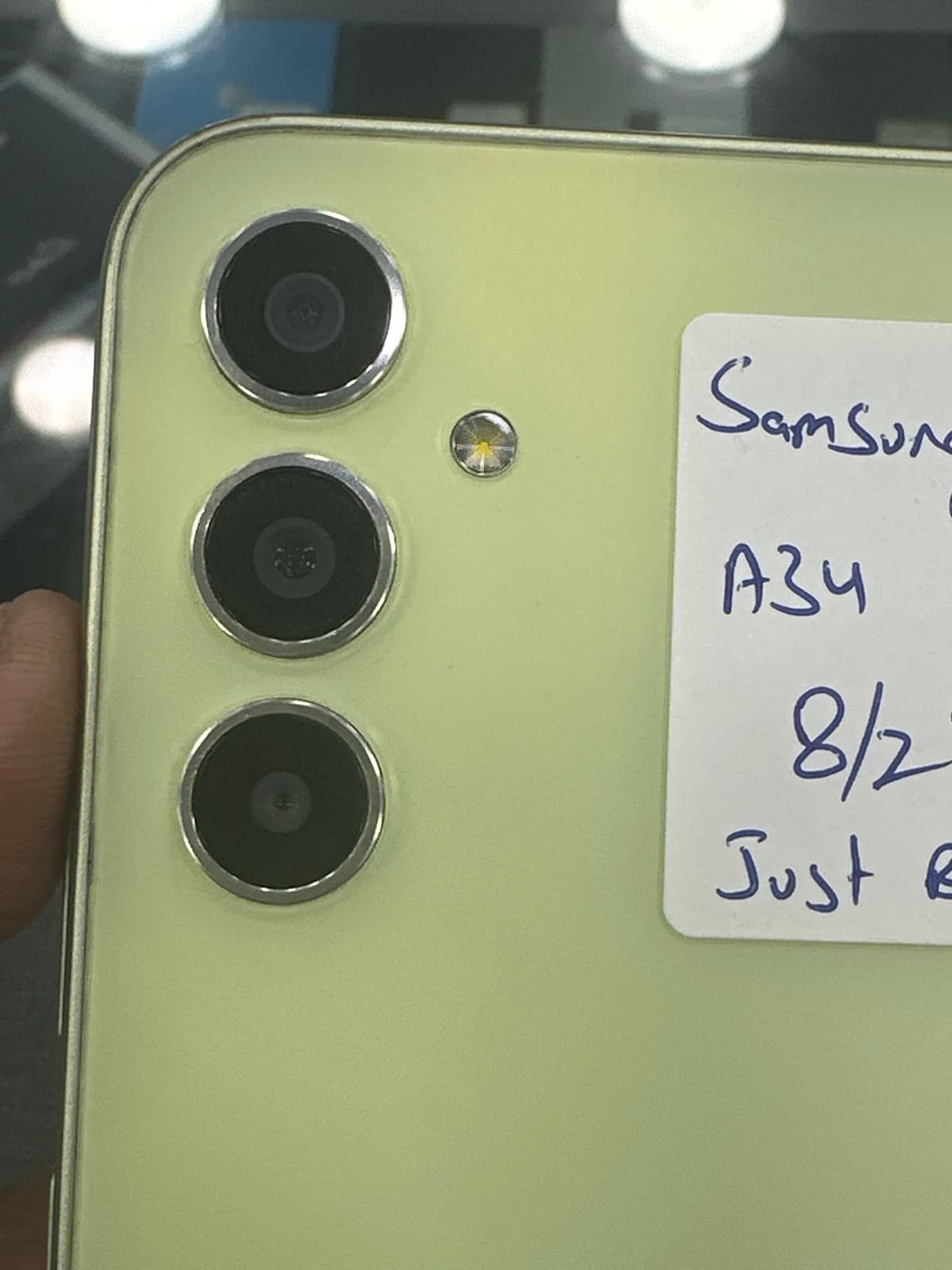 Samsung Galaxy A34 8GB / 256GB in Awesome Lime — photo 2
