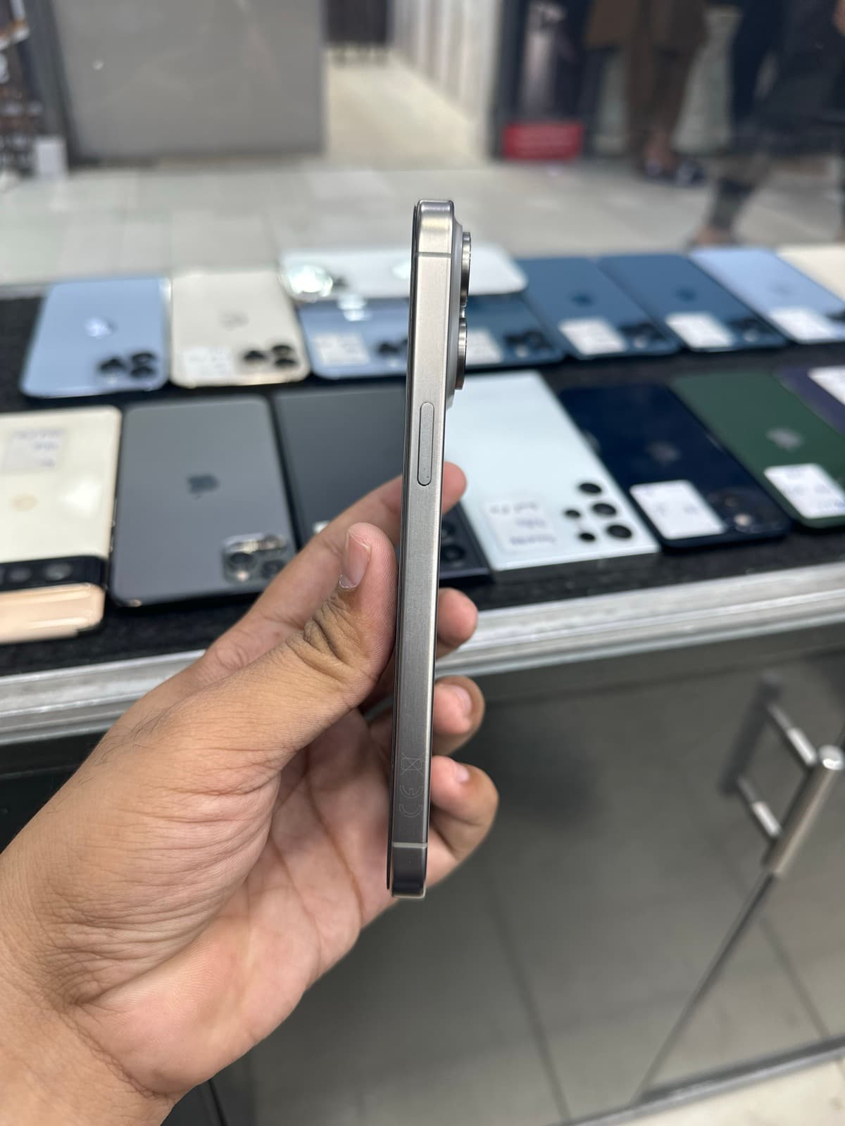 Apple iPhone 15 Pro Max 1TB in Natural Titanium — photo 2