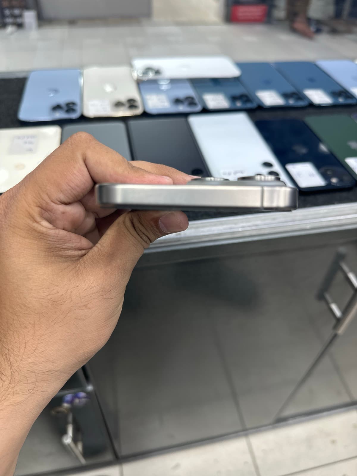 Apple iPhone 15 Pro Max 1TB in Natural Titanium — photo 3