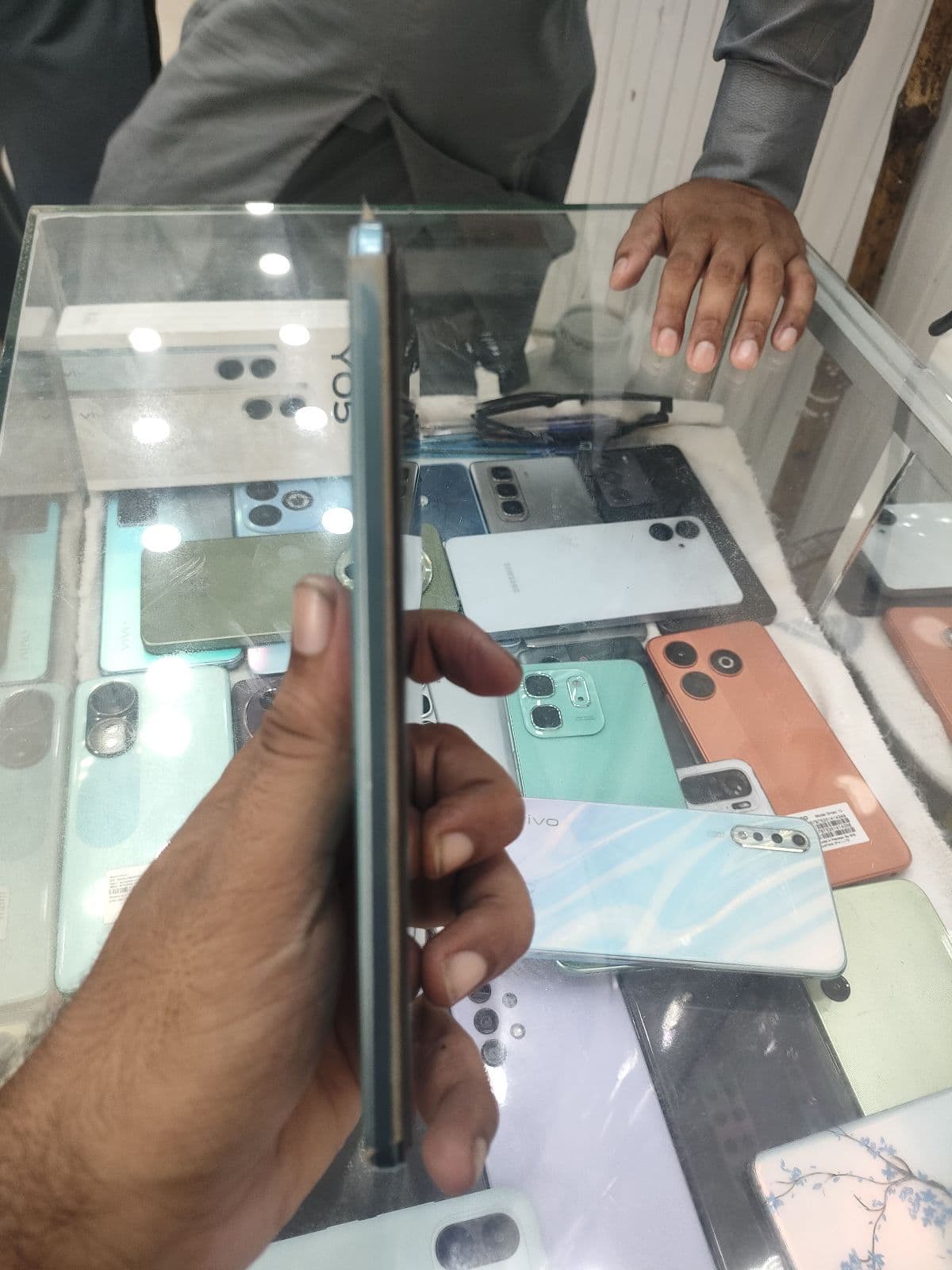 Vivo V23e 8GB / 256GB in Moonlight Shadow — photo 3