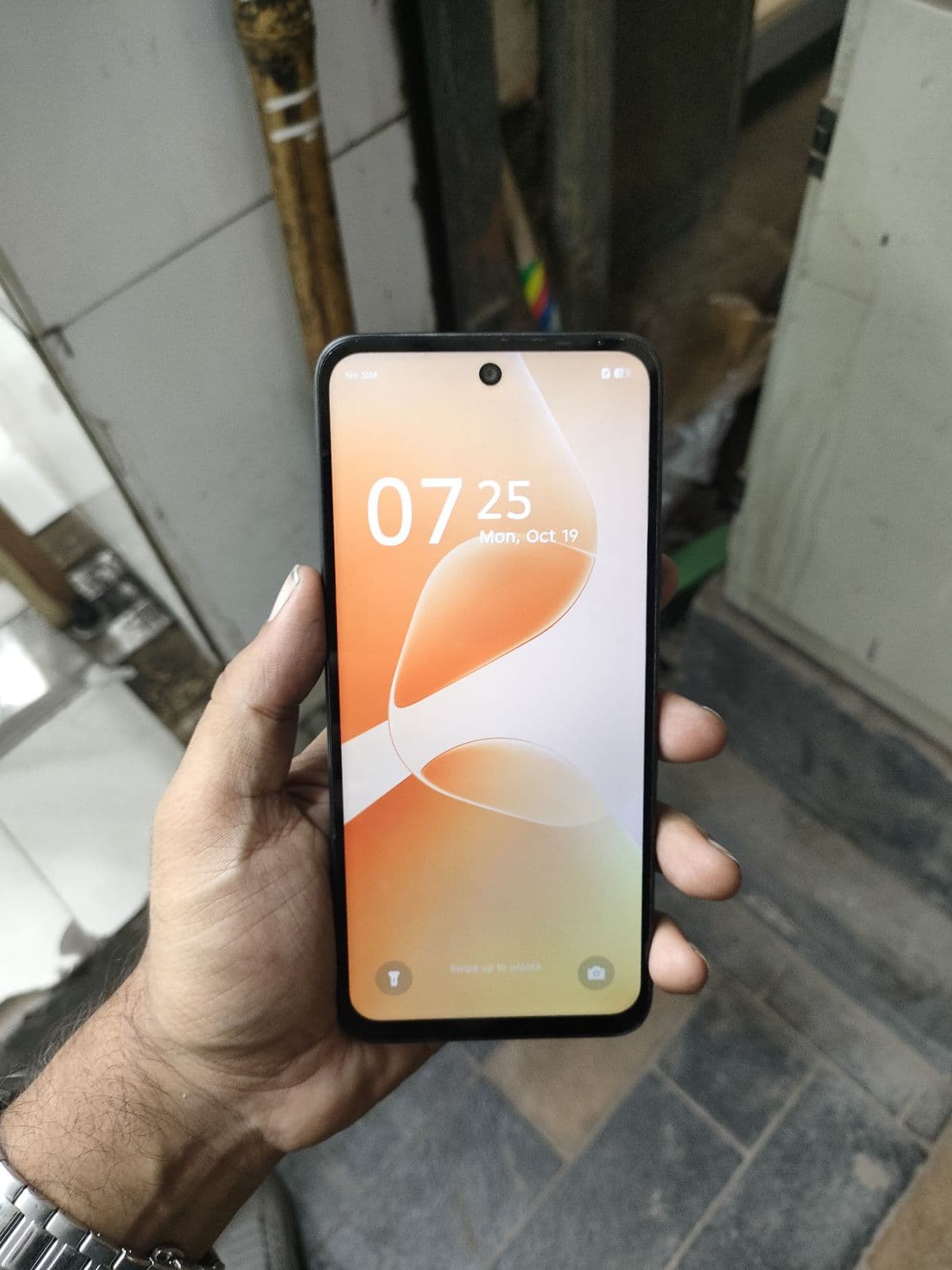Infinix Hot 60i 6GB / 128GB in Sleek Black — photo 2