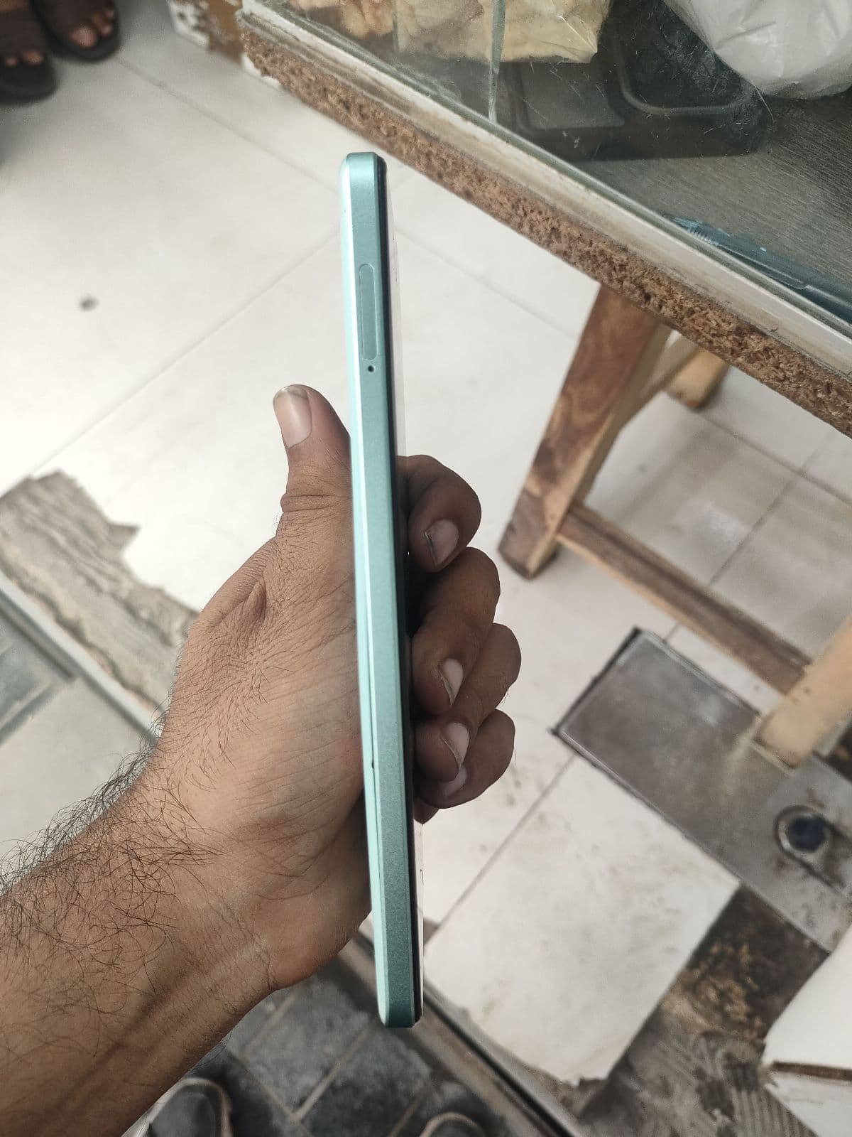 Oppo A58 8GB / 128GB in Dazzling Green — photo 2