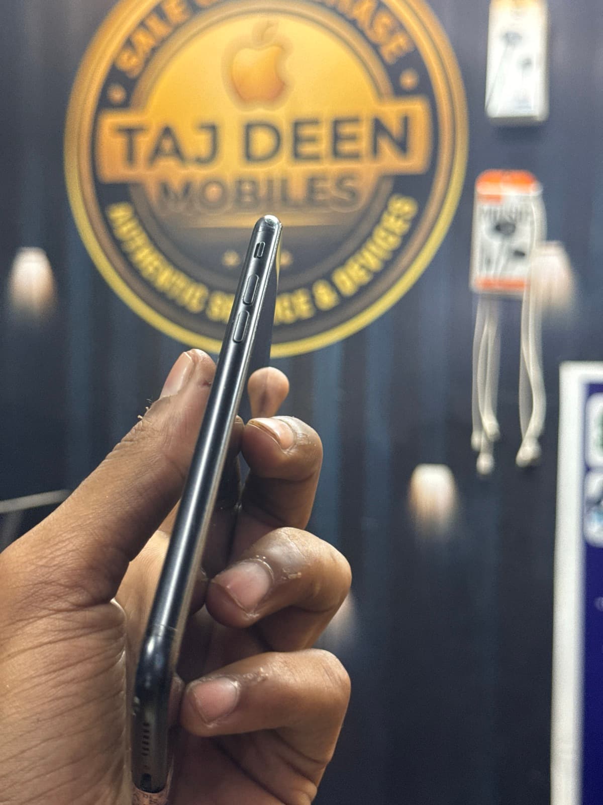Apple iPhone 7 32GB in Black — photo 5
