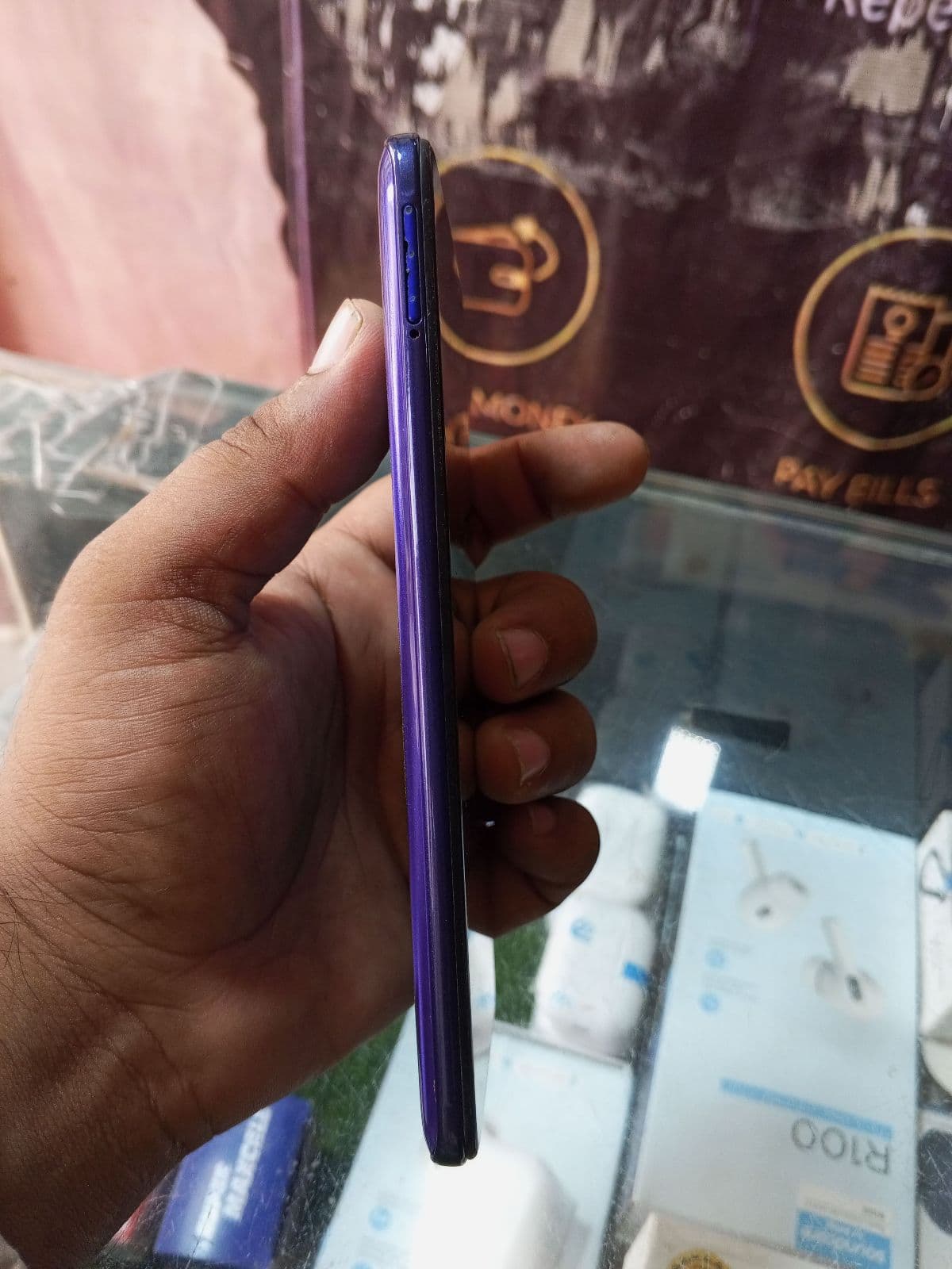 Vivo S1 Pro 8GB / 128GB in Jazzy Blue — photo 2