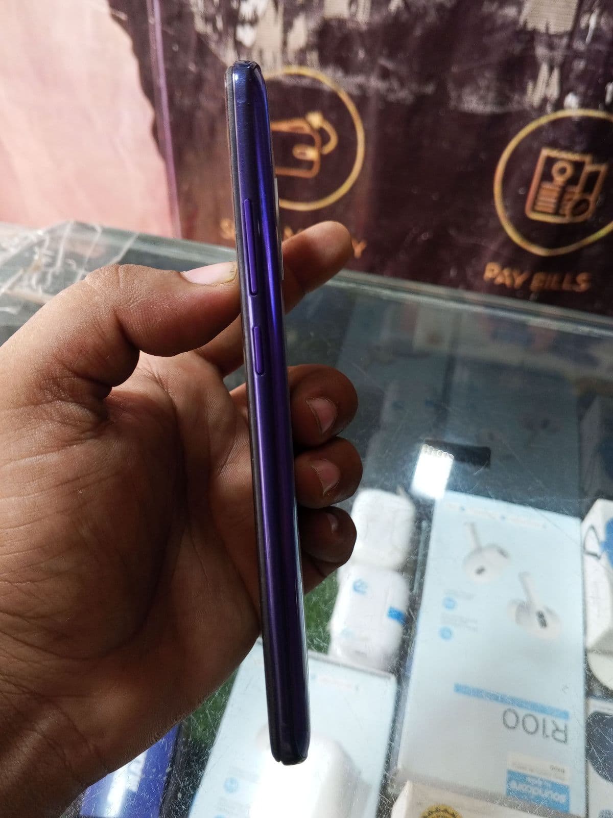 Vivo S1 Pro 8GB / 128GB in Jazzy Blue — photo 3