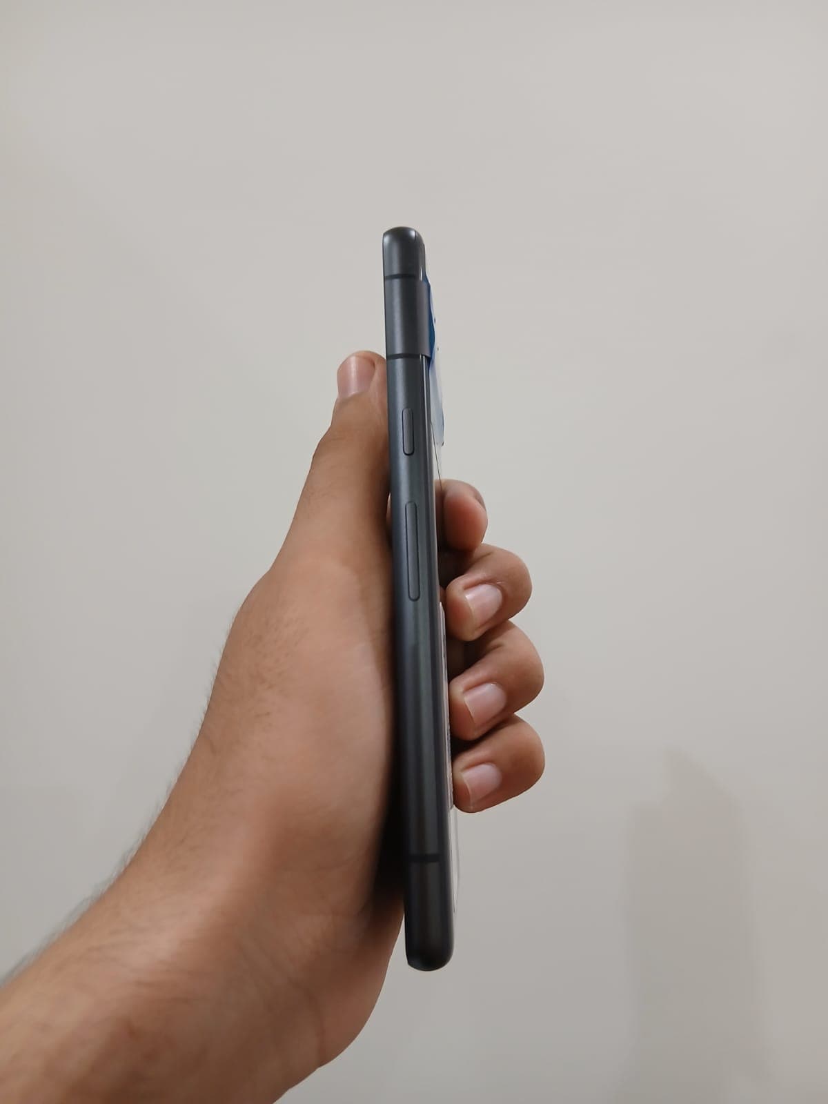 Google Pixel 7a 8GB / 128GB in Charcoal — photo 4