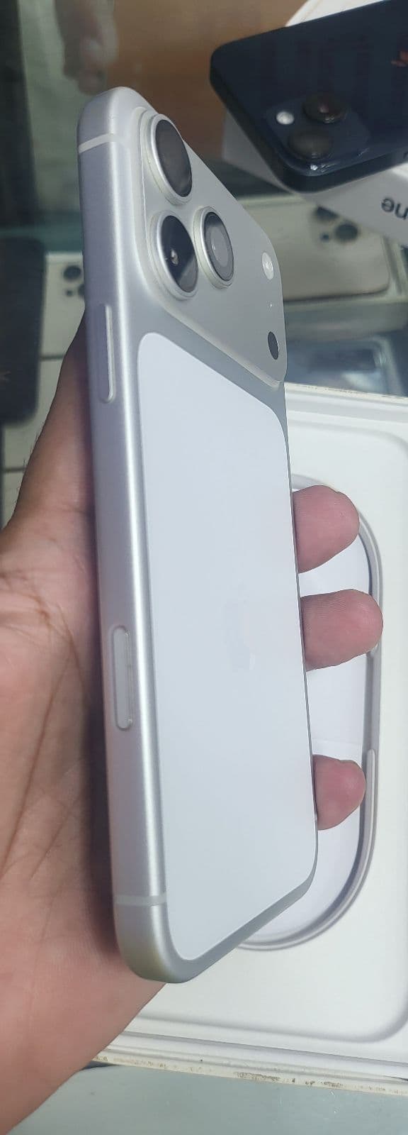 Apple iPhone 17 Pro Max 256GB in Silver — photo 3