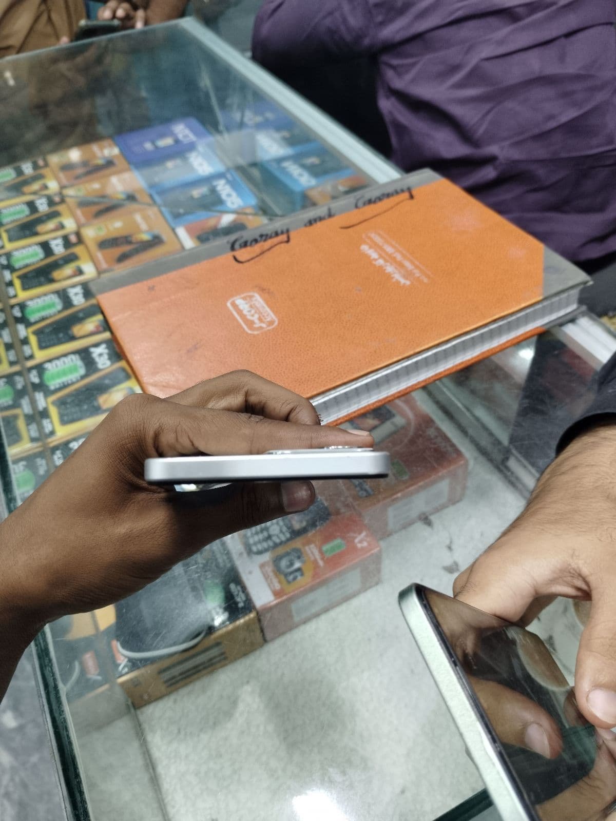 Realme C71 6GB / 128GB in White Swan — photo 5