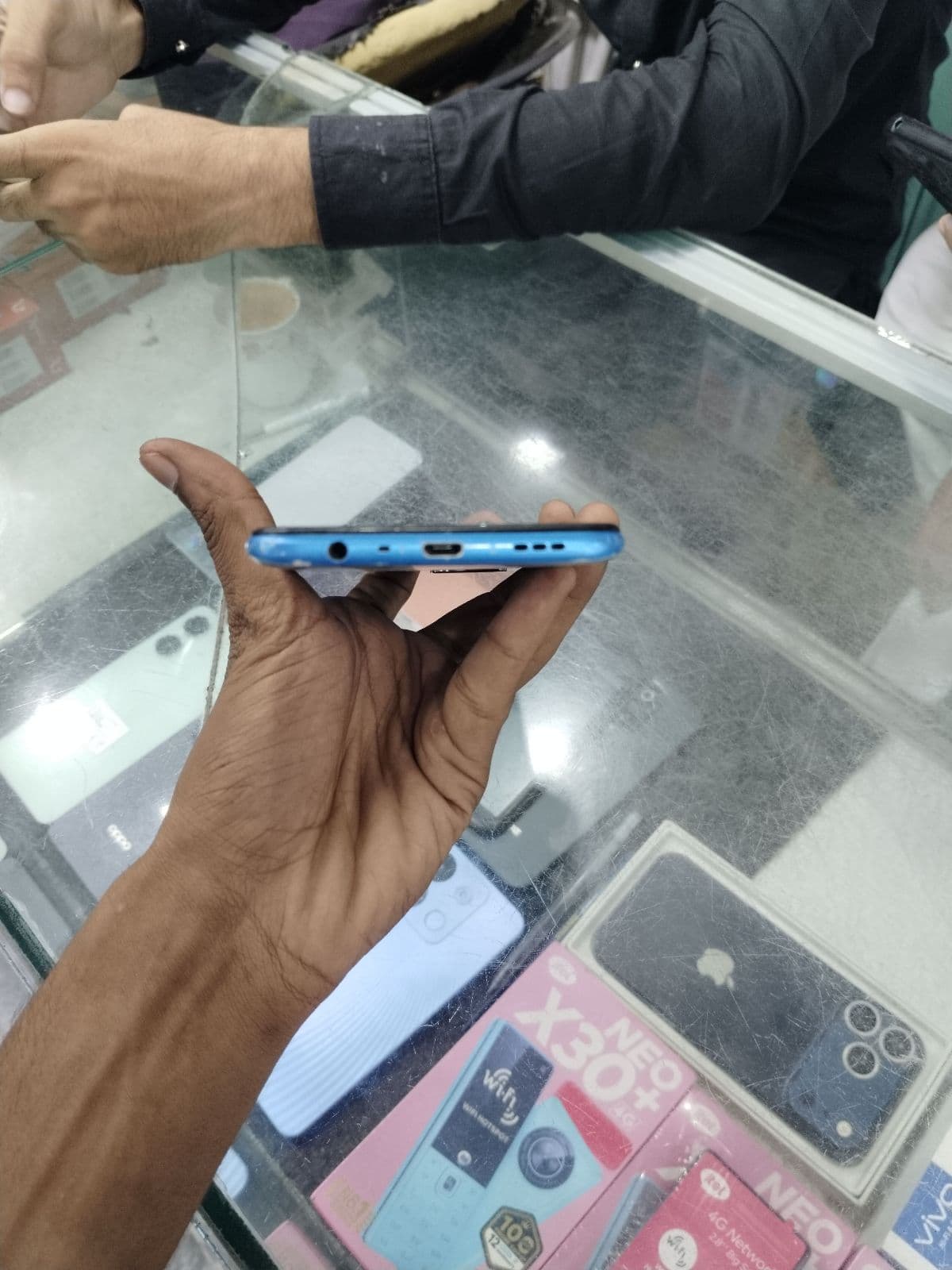 Oppo A16e 4GB / 64GB in Blue — photo 3