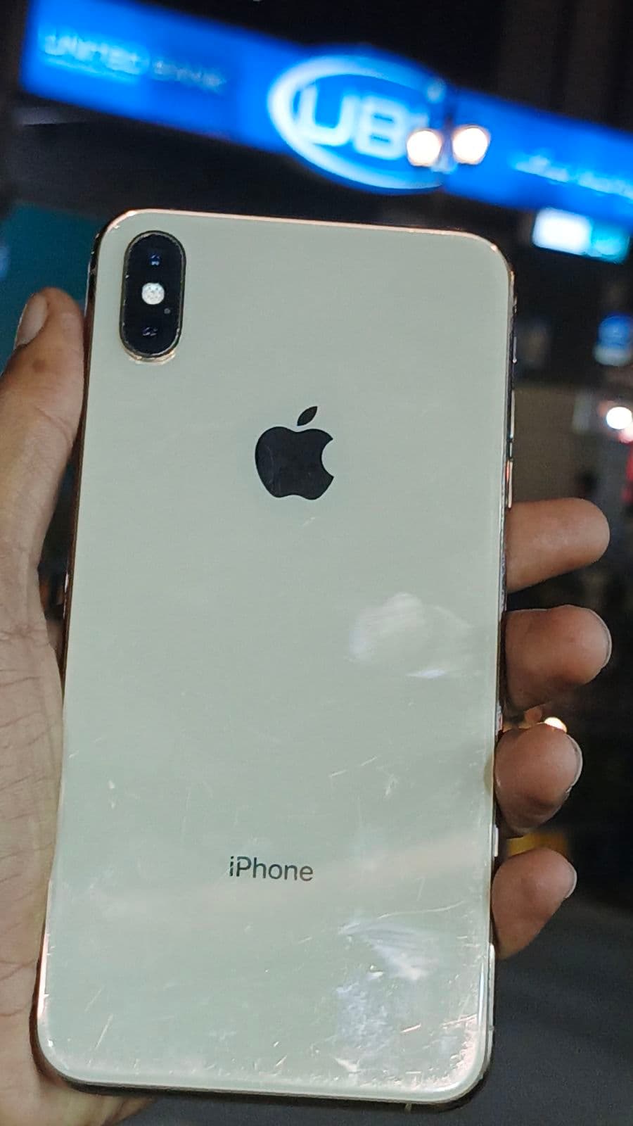 iPhone XS Max · 64GB