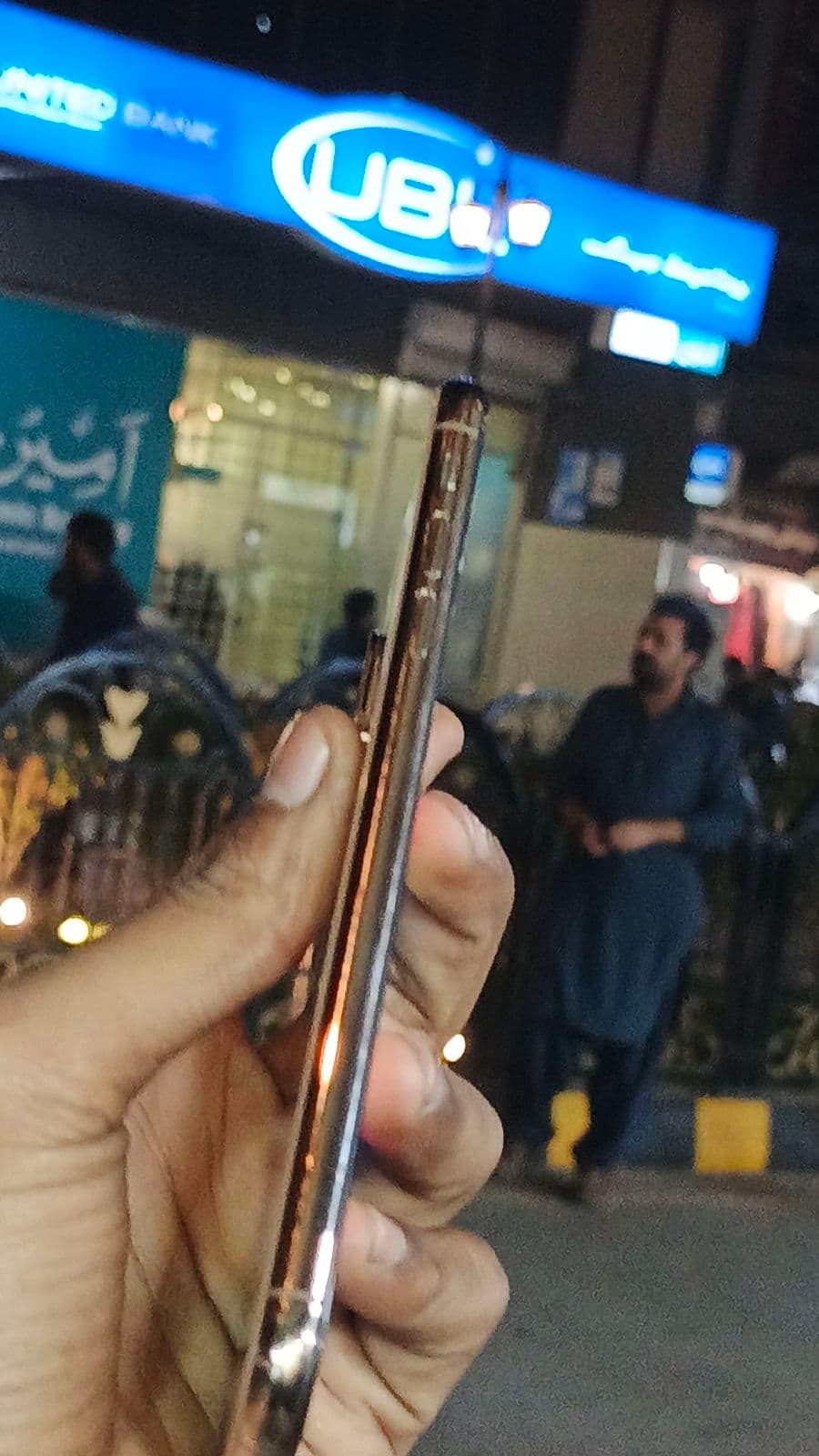 Apple iPhone XS Max 64GB in Gold — photo 4