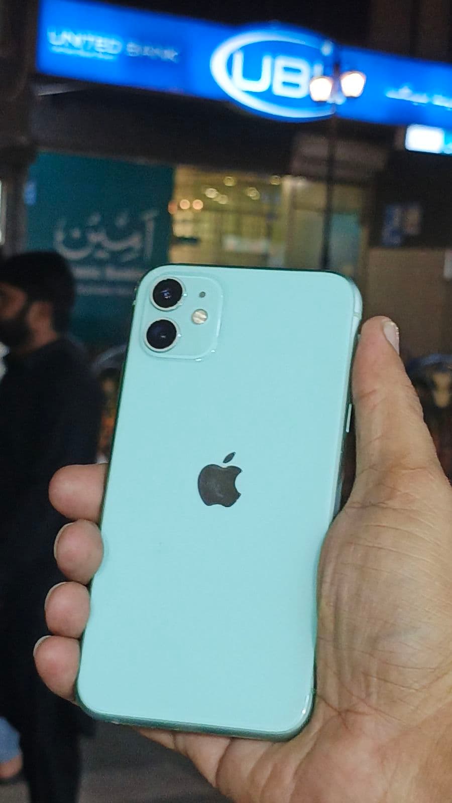 Apple iPhone 11 128GB in Green — photo 1