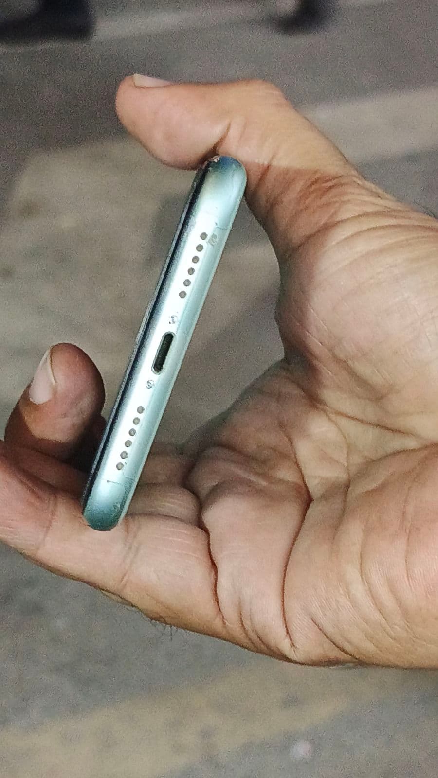 Apple iPhone 11 128GB in Green — photo 4
