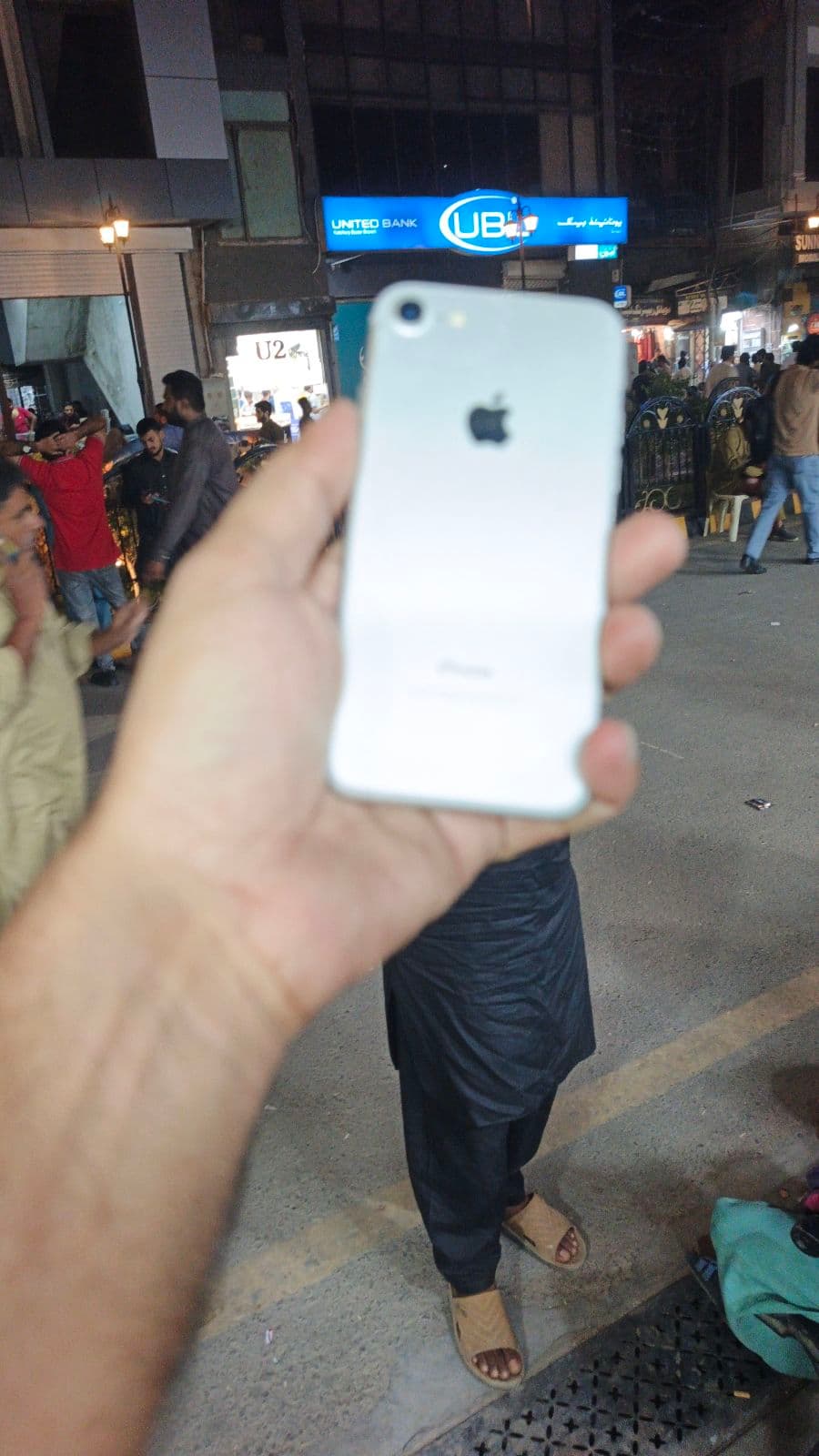 Apple iPhone 7 32GB in Silver — photo 1