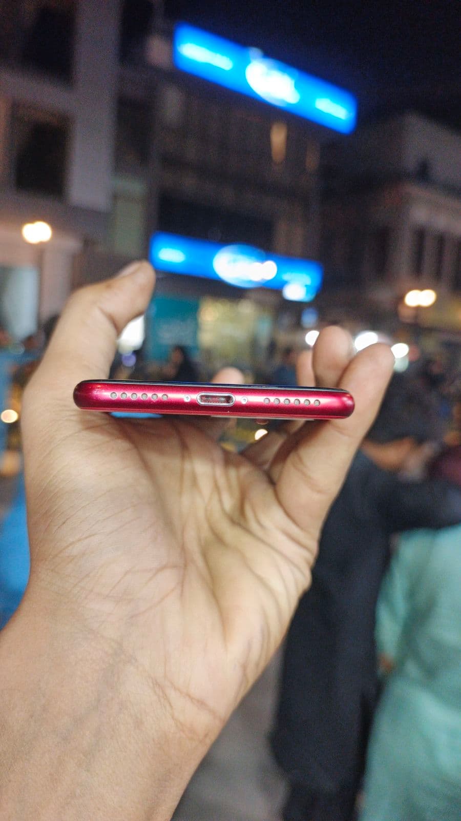 Apple iPhone SE (2020) 64GB in (PRODUCT)RED — photo 3