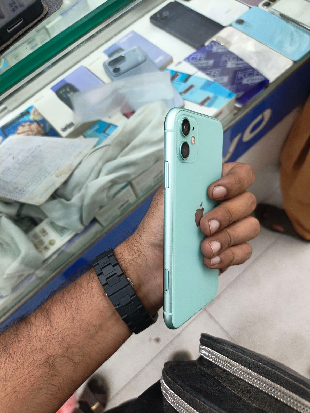 Apple iPhone 11 64GB in Green — photo 4